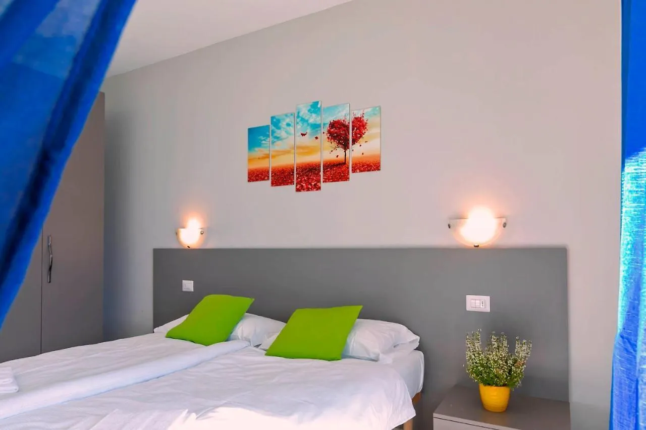 La Collinetta Apartments Vercana Aparthotel