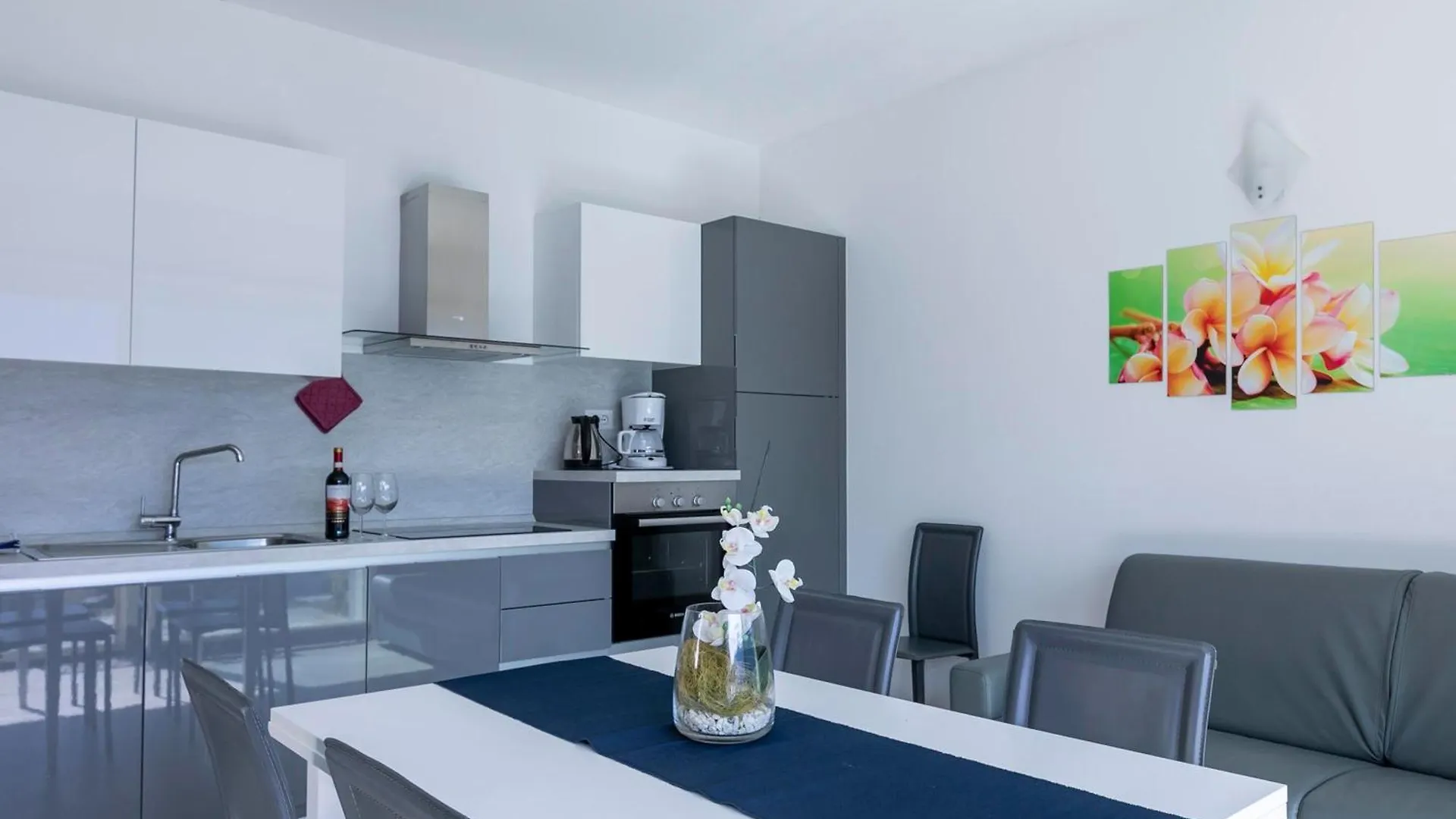 La Collinetta Apartments Vercana Hotel apartamentowy
