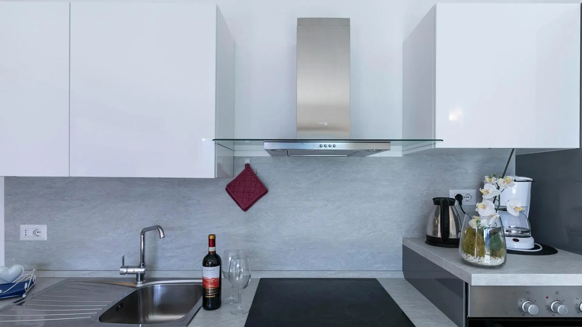 La Collinetta Apartments Vercana 0*,