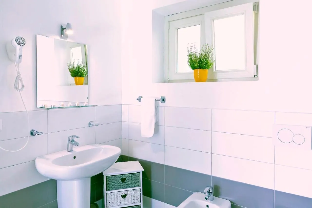 La Collinetta Apartments Vercana Włochy