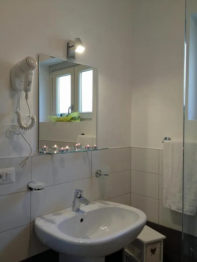 Hotel apartamentowy La Collinetta Apartments Vercana Włochy