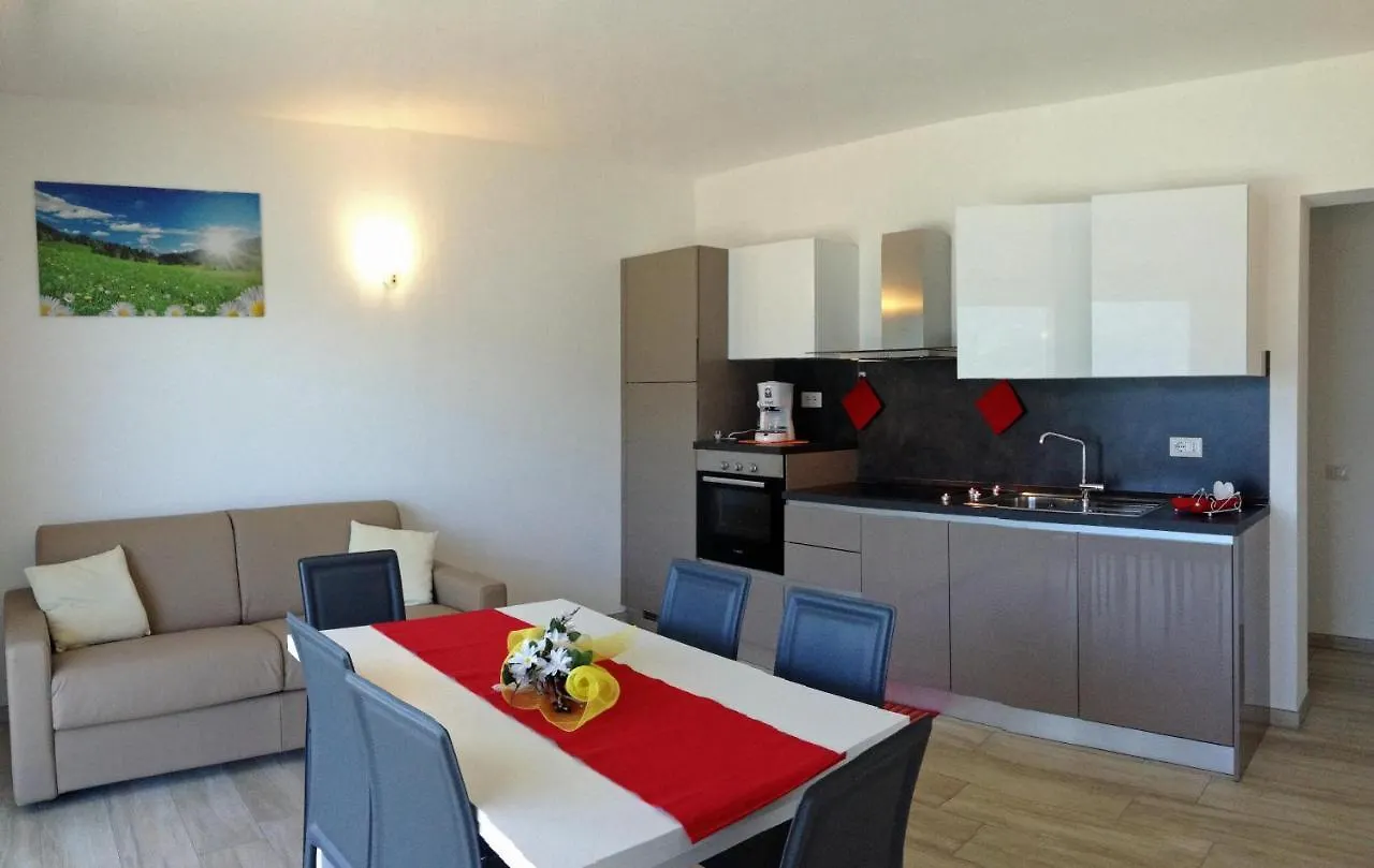 La Collinetta Apartments Vercana 0*,