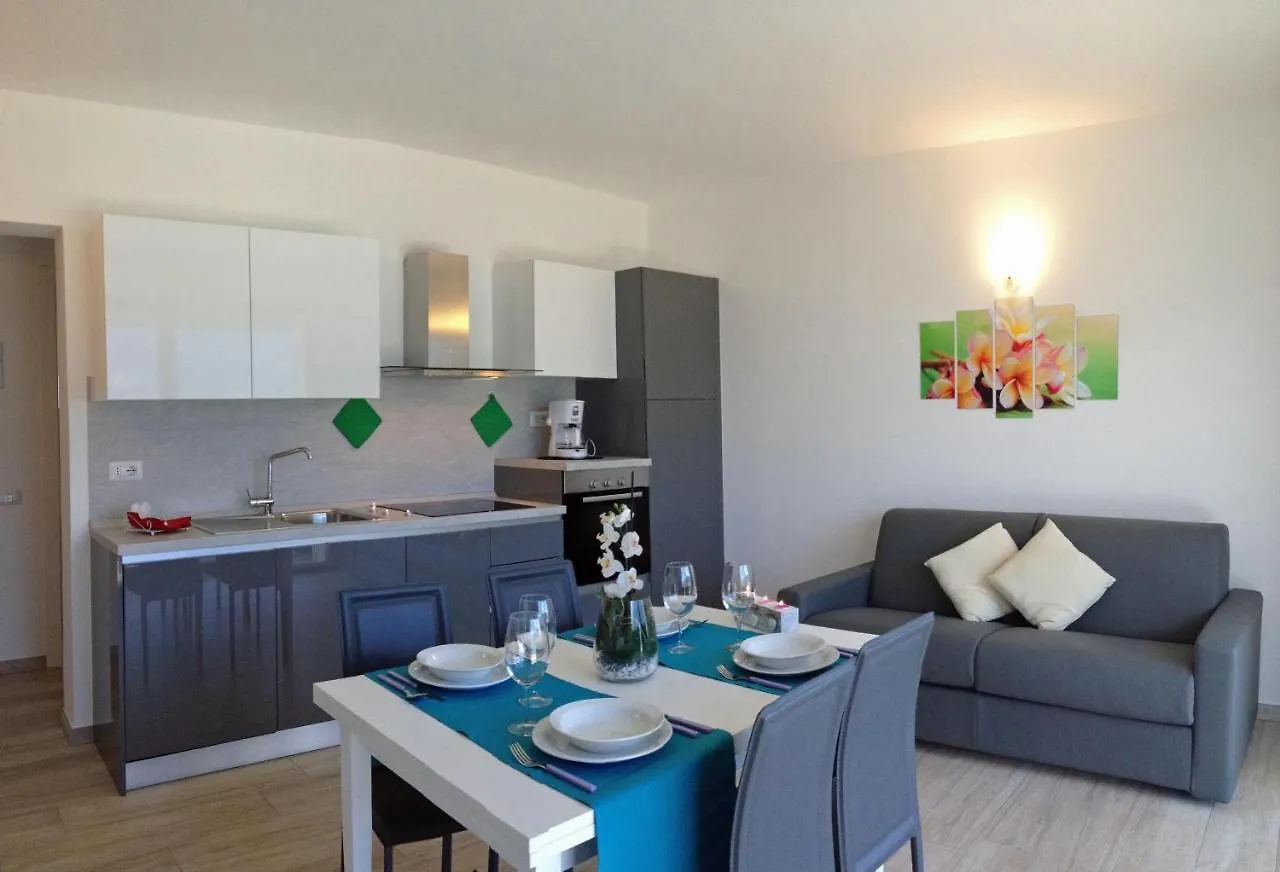 La Collinetta Apartments Vercana Hotel apartamentowy