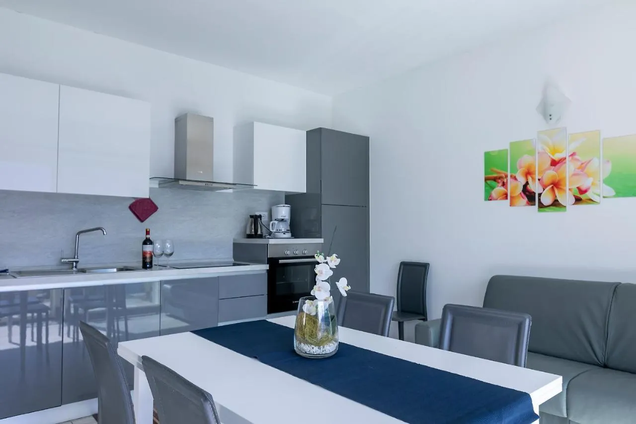 La Collinetta Apartments Vercana Włochy