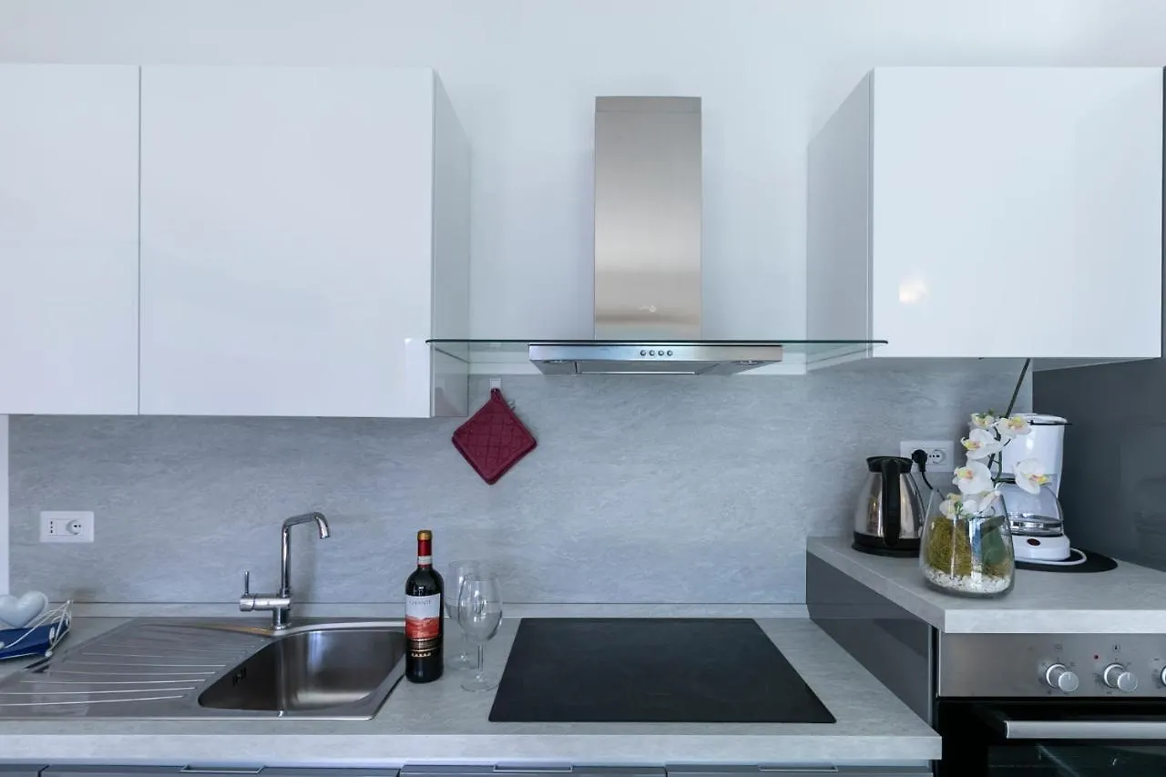 La Collinetta Apartments Vercana 0*,  İtalya
